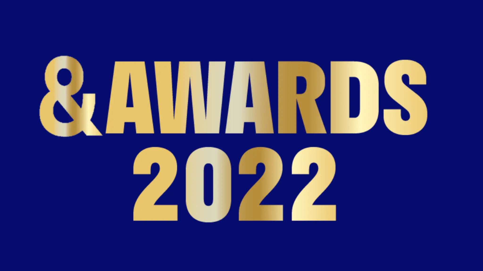 Blauw vlak met in gouden letters '&Awards 2022'