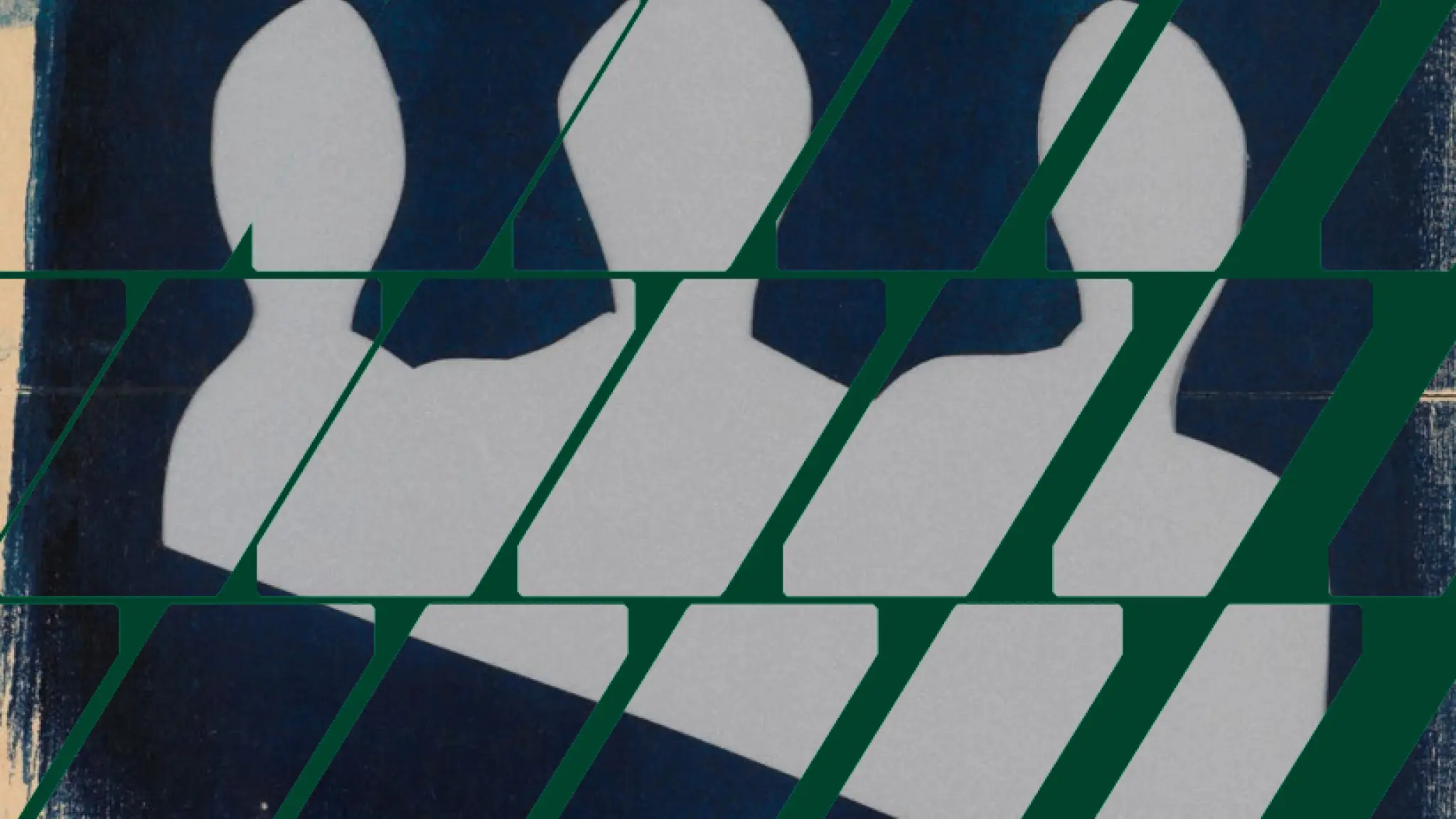 Drie gestileerde, grijze silhouetten van mensen staan naast elkaar tegen een blauwe, abstracte achtergrond, deels overlapt door diagonale groene strepen.