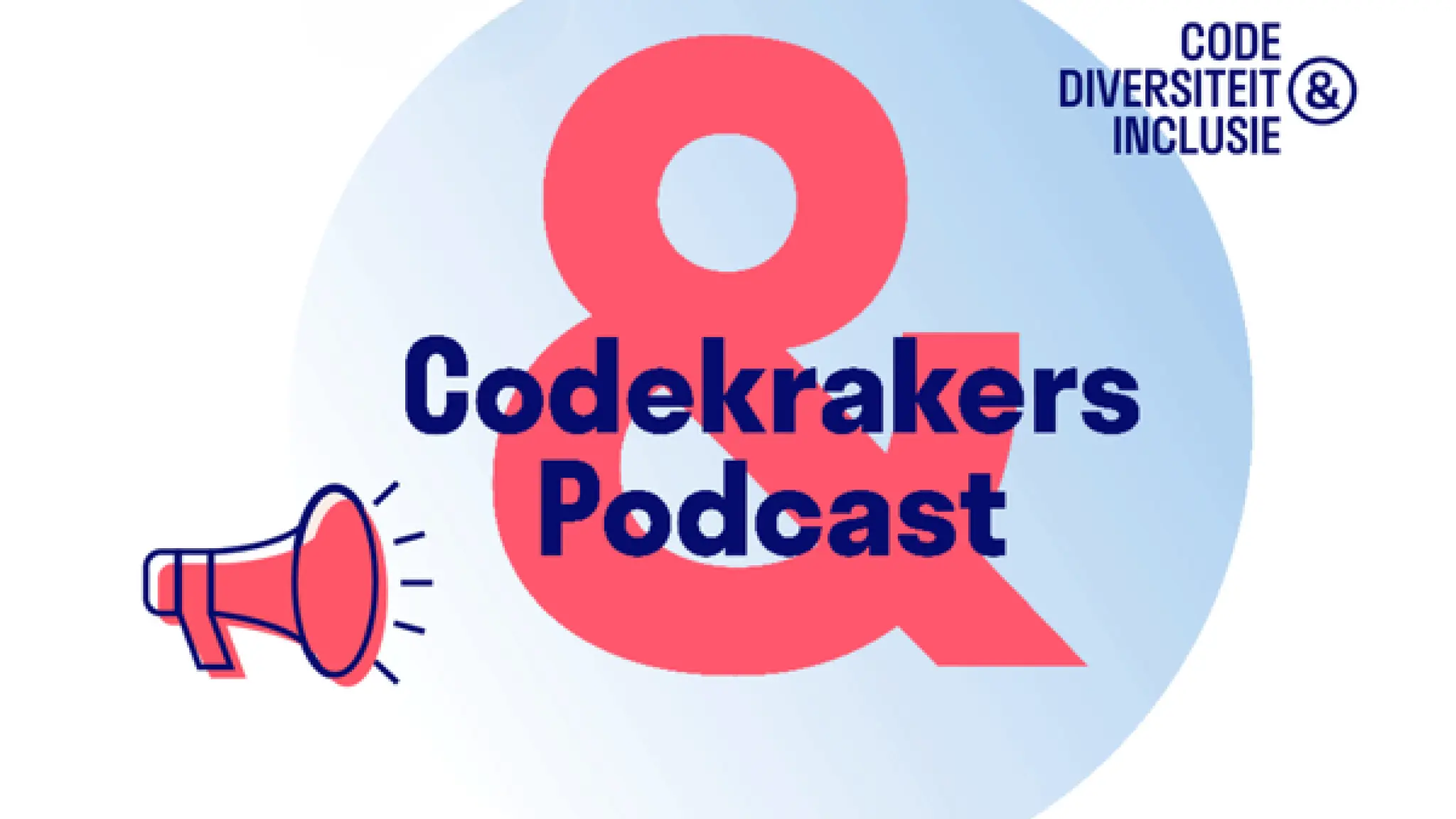 Grafische illustratie met de tekst 'Codekrakers Podcast' over een grote roze ampersand (&) binnen een cirkel. Linksonder staat een megafoon als symbool voor een oproep. Rechtsboven staat het logo van de Code Diversiteit & Inclusie.