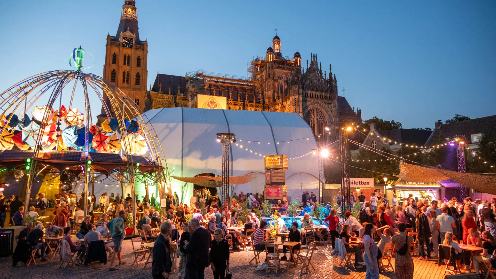 een foto van theater Boulevard als het schemert